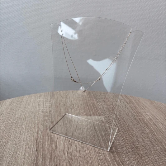 Heldere ketting display van perspex voor één of meerdere colliers
