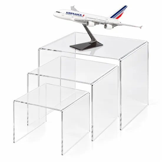 Acryl U tafel 20 cm uitgelicht tussen U tafels van verschillende hoogtes