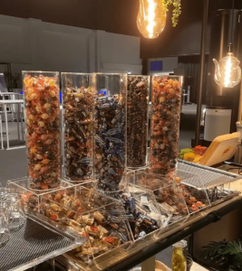 Kunststof snoepbuis in laarsmodel op maat voor een opvallende productpresentatie